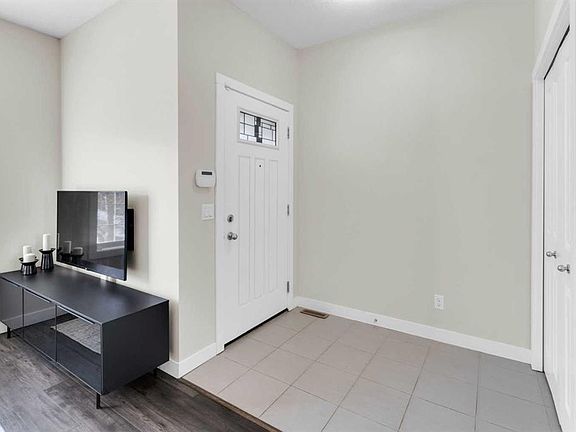 3rd image of 610 E Hillcrest Rd SW