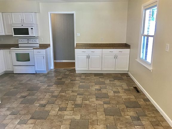 4th image of 3313 Edgewood Dr