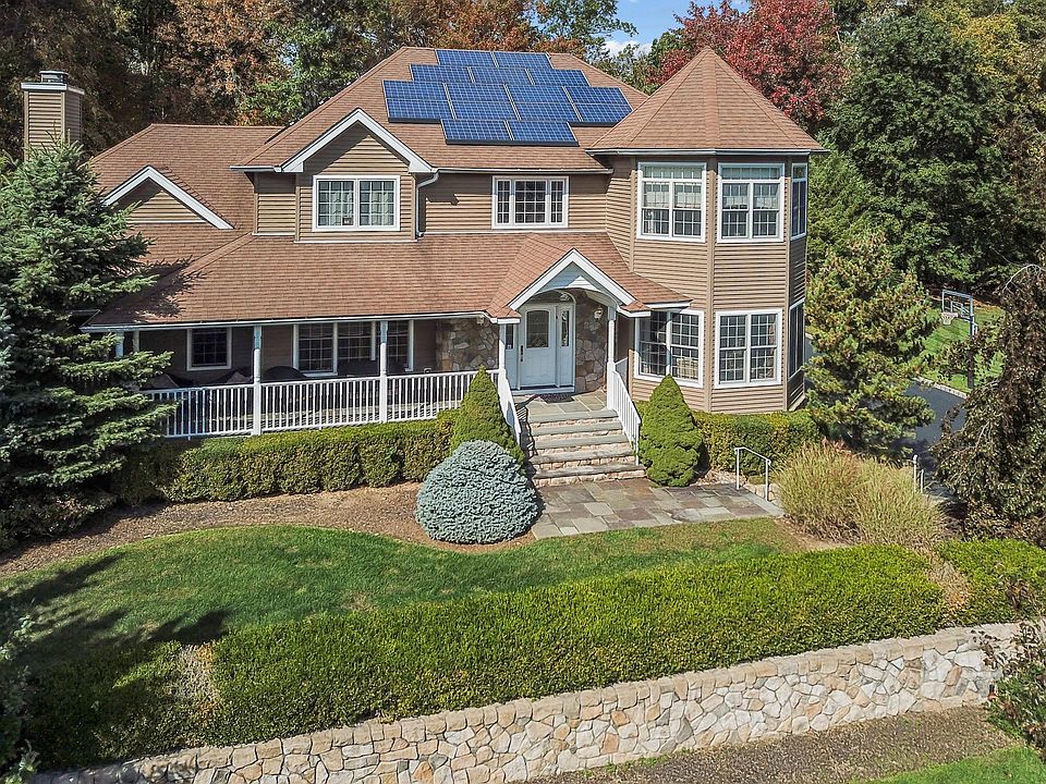 1st image of 24 Charnwood Dr
