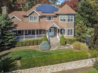 24 Charnwood Dr, Suffern, NY 10901