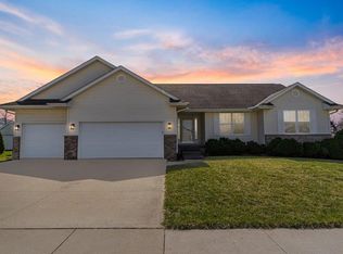 703 Viking Dr, Solon, IA 52333
