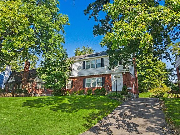 3rd image of 5694 Euclid Rd