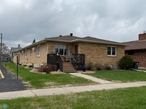 319 5th St N, Wahpeton, ND 58075