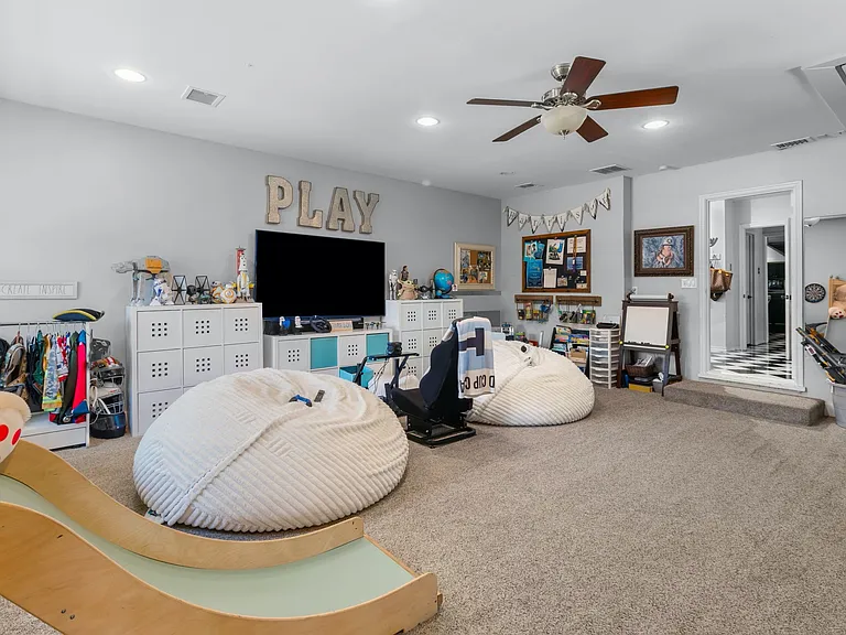 11451 Parkchester Dr — Photo 19