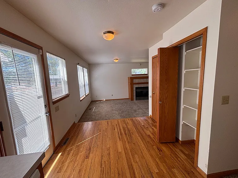 3425 Red Mountain Dr — Photo 11