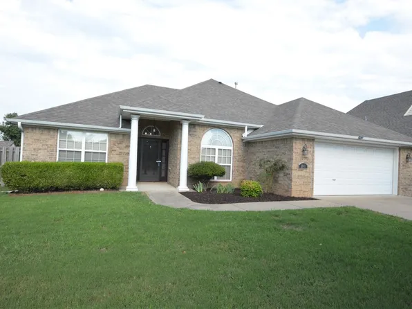2303 N Cornwall Ave, Fayetteville, AR 72704