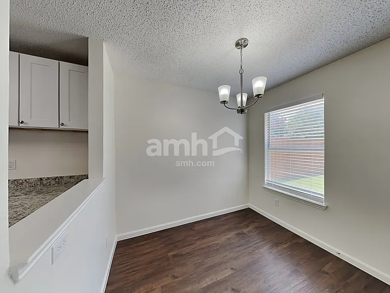 1475 Stewart Dr — Photo 4