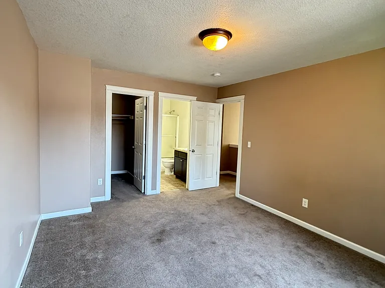 4017 NE Killingsworth St #4017 — Photo 13