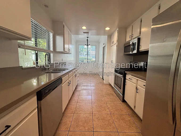 3200 Fairesta St #5 — Photo 7