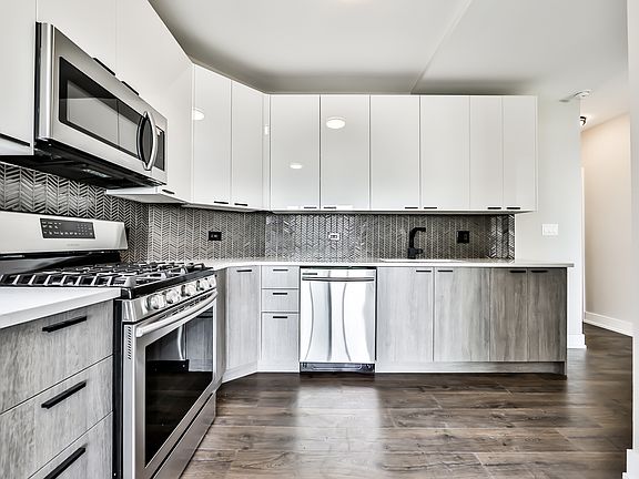 3rd image of 3200 N Lake Shore Dr APT 401