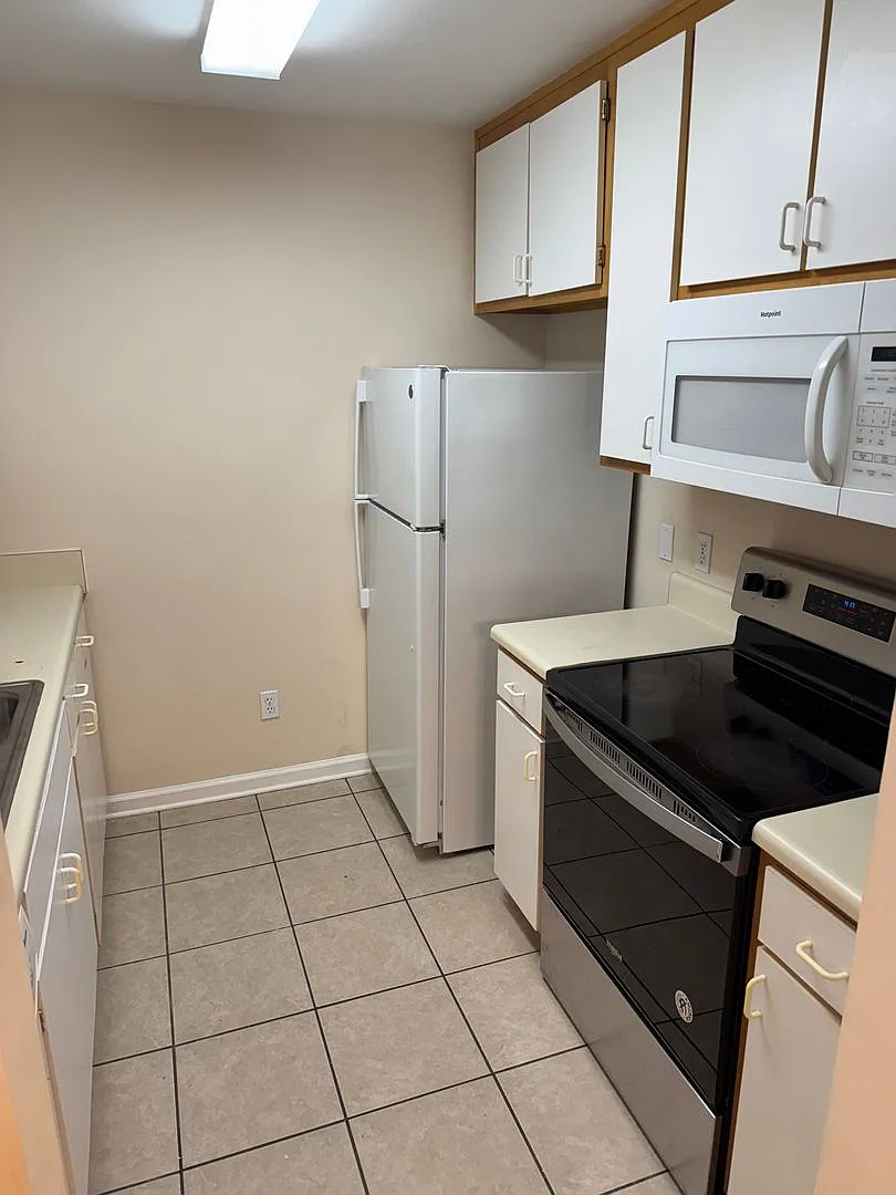 Building Photo - 1344 Castelnau Ct #2