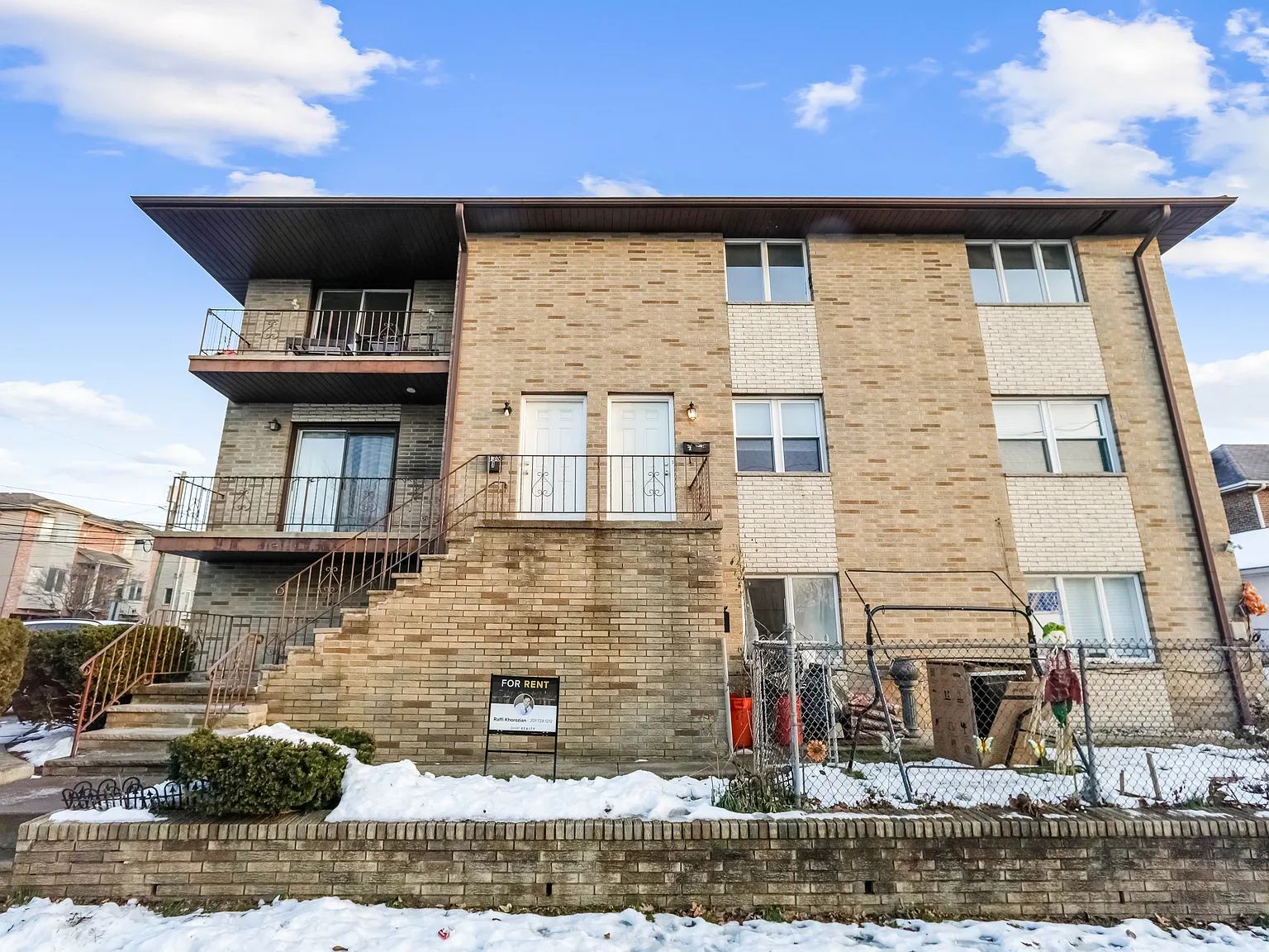 3 bed, 1200 sqft, $3,195 — Photo 2