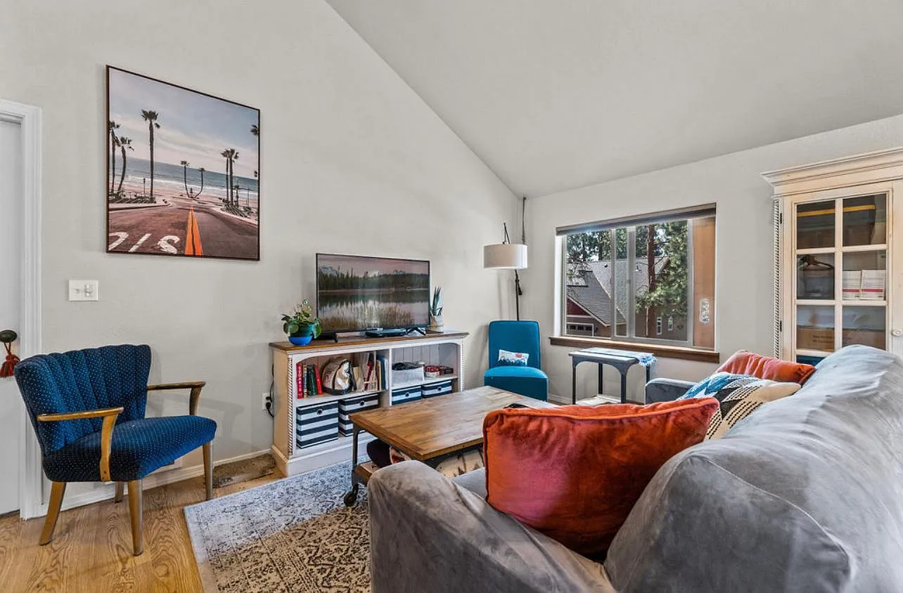 1 bed, 792 sqft, $1,950 — Photo 2
