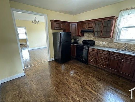 3rd image of 116 Norman St Unit 2