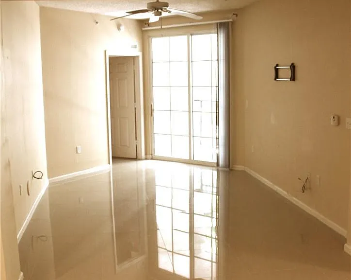 533 NE 3rd Ave #125 — Photo 3