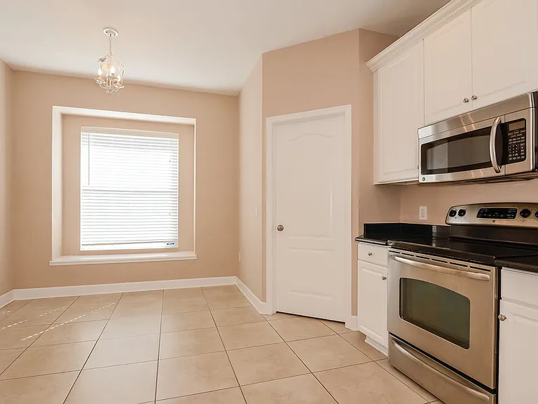 7830 Grasmere Dr — Photo 5