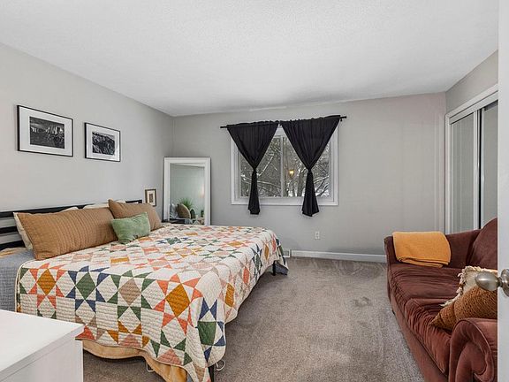 5th image of 1015 Carrier Creek Blvd NE