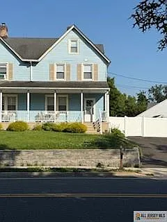 23 Maple St — Photo 1
