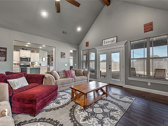 4th image of 1604 S Lake Estates Dr
