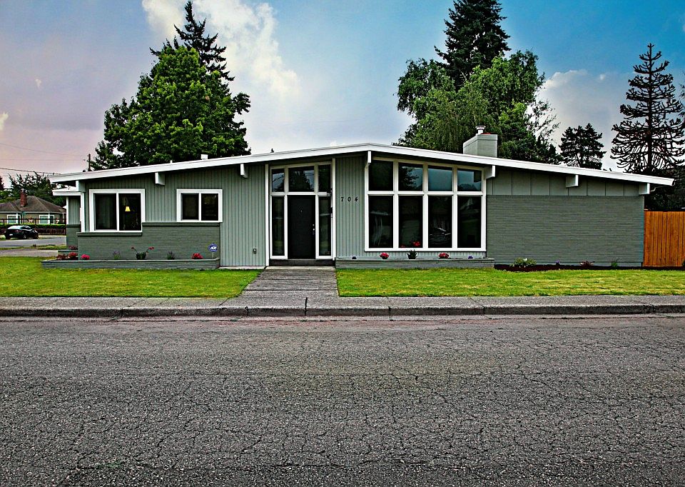 1st image of 704 8th St NW