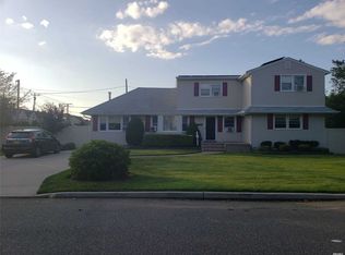 147 Concord St, Westbury, NY 11590