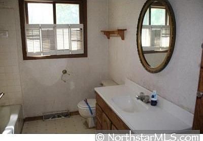5th image of 9725 Jackson St NE