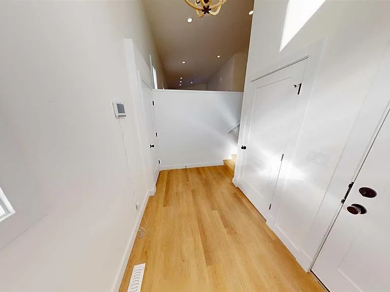 11950 79th Ave — Photo 2