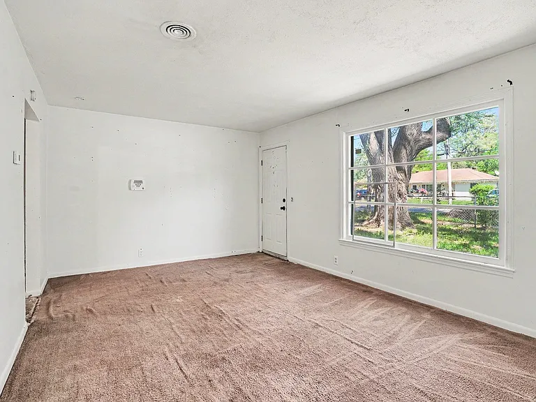 1870 Ribble St — Photo 12