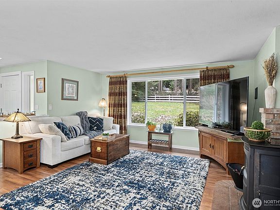 5th image of 611 186th Avenue E