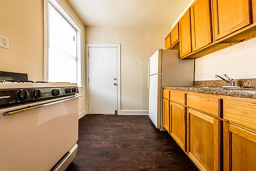 212 E 69th Place Chicago, IL 60637 Photo 1