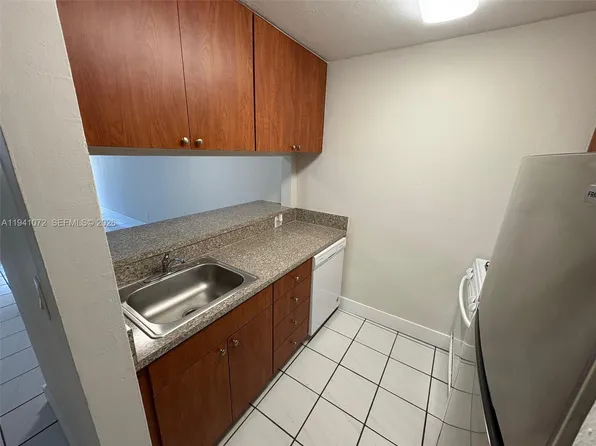 505 NE 30th St APT 506, Miami, FL 33137