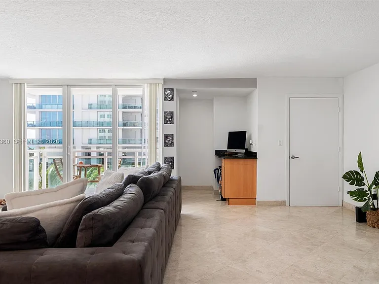 6917 Collins Ave #607 — Photo 8