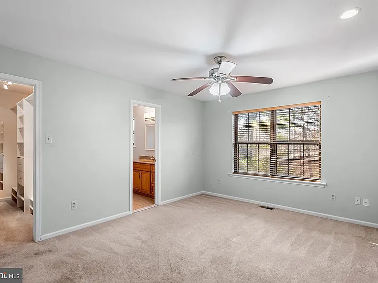 60 Iroquois Ct — Photo 18
