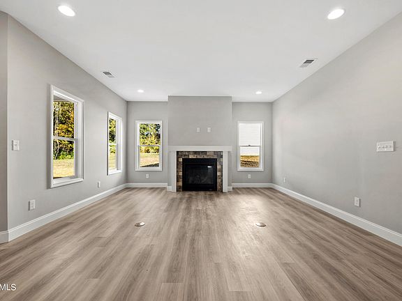 4th image of 719 Greenhead Ln Lot 5