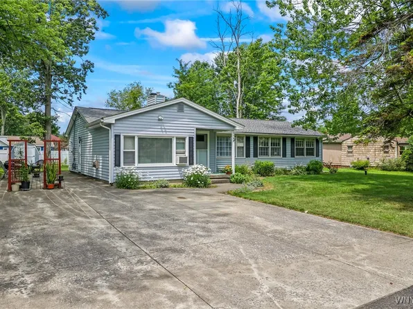 5778 Dover Rd, Lake View, NY 14085