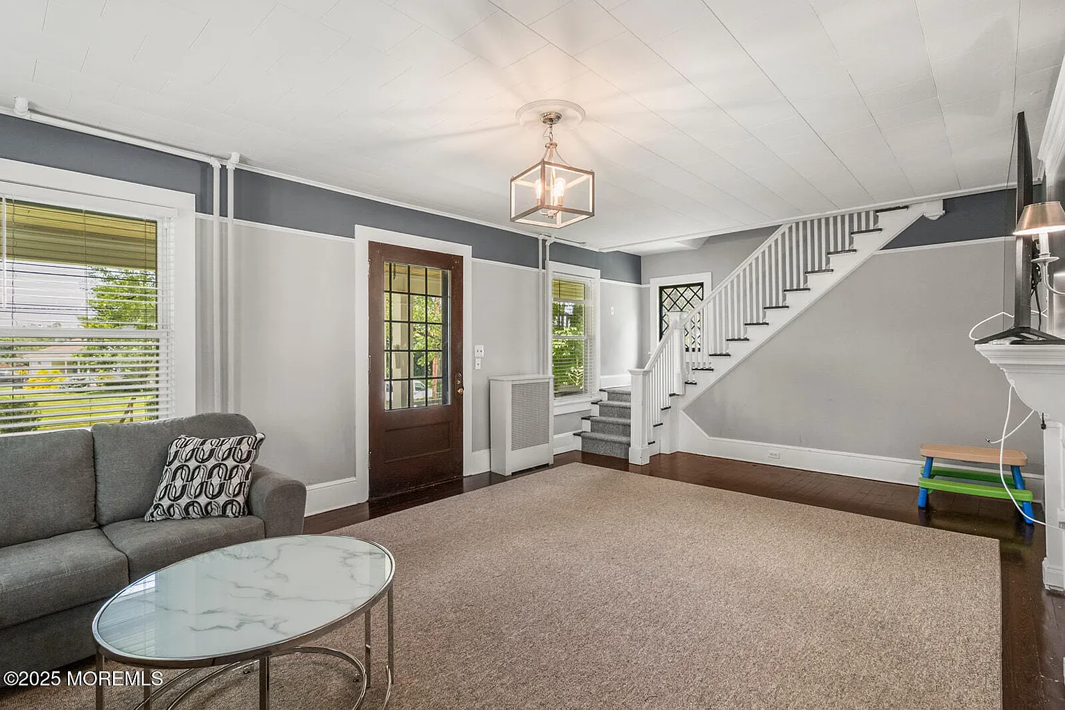 496 W Park Ave photo 1
