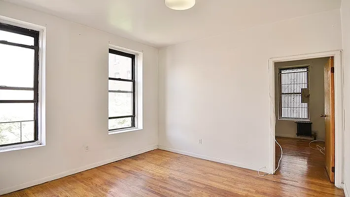 Rented by Park Property Advisors | media 16