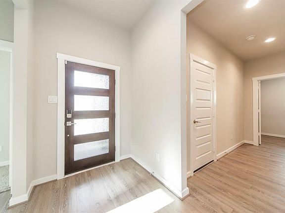 2nd image of 28611 Hannahs Harbor Ln