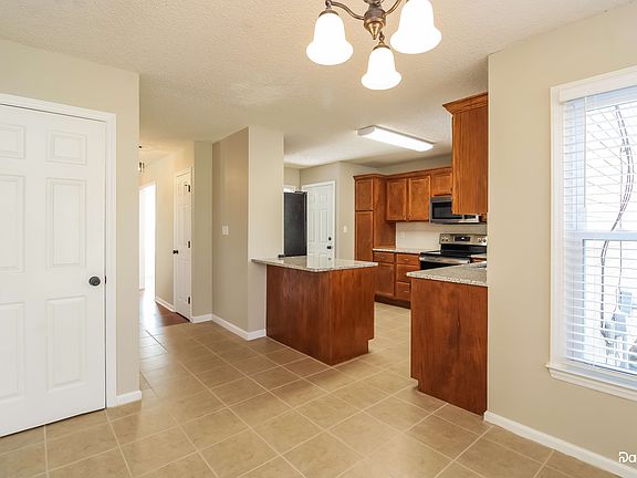 2nd image of 16 Knoll Brook Ct