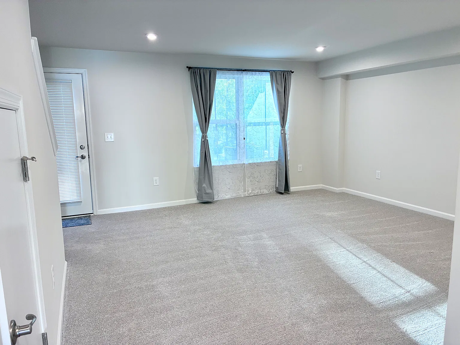 3 bed, 2007 sqft, $1,995 — Photo 4
