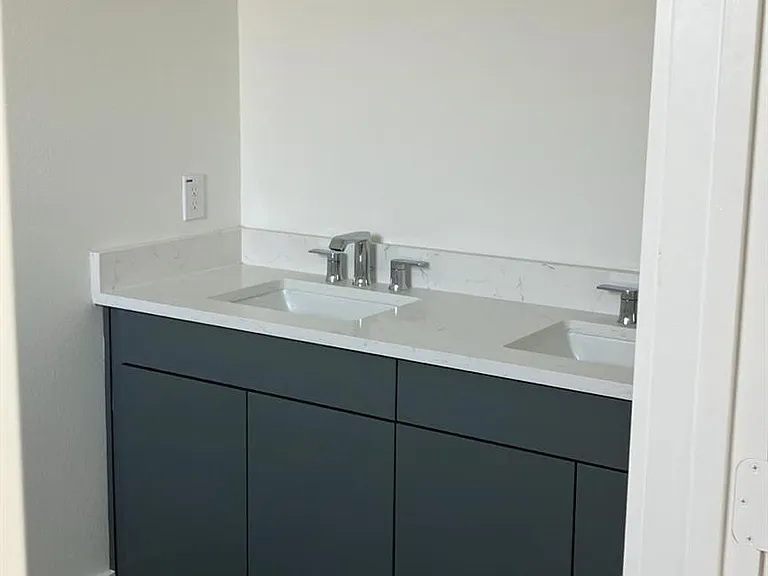 2105 Holman St — Photo 10