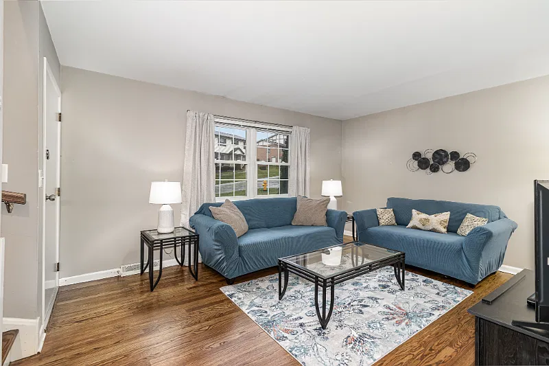 Fully Furnished 2BR Town Home All inclusive — Photo 3