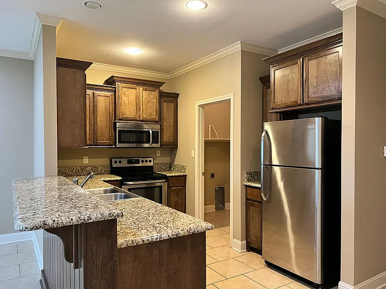 9100 Shadow Oak Dr — Photo 5