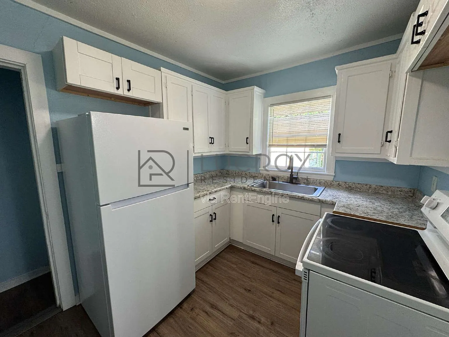 3 bed, 2.0 bath, 1000 sqft, $1,100 — Photo 4