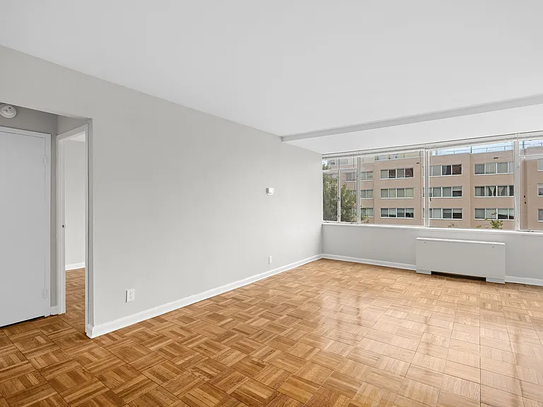 Connecticut Park Apartments — Photo 15