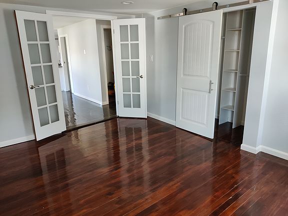 5th image of 213 Robert St #215