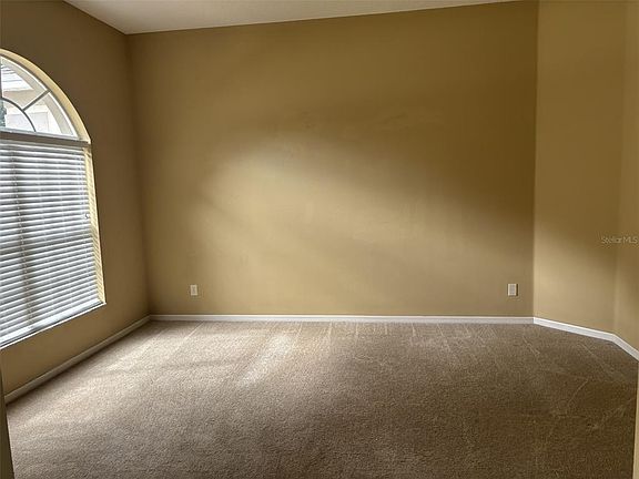 5th image of 561 STRATHCLYDE COURT