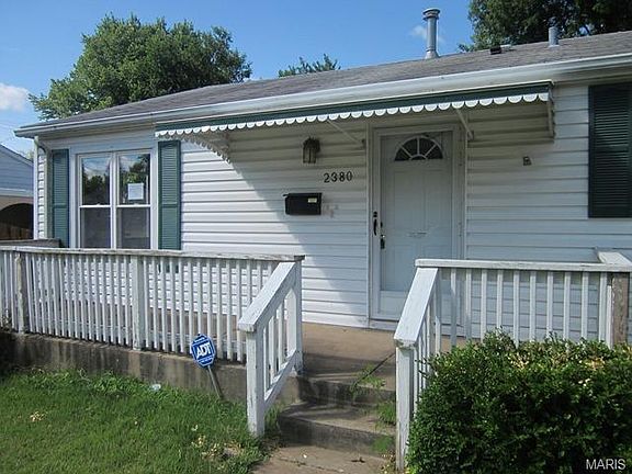 2nd image of 2380 Hawthorne Manor Dr
