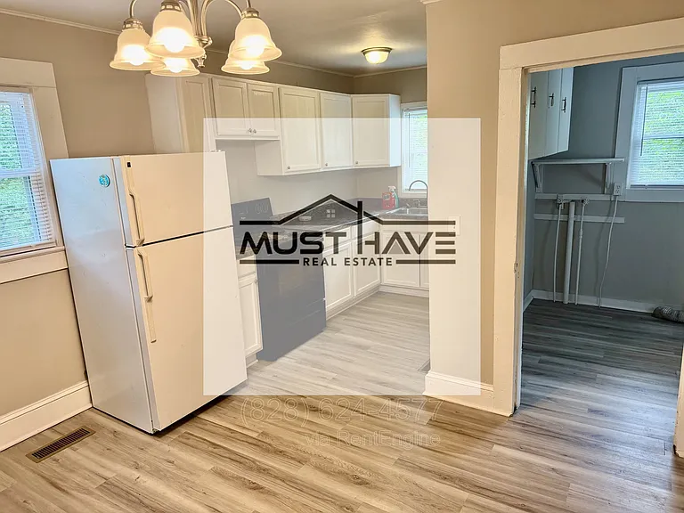 515 Ridgeway Pl SW — Photo 3