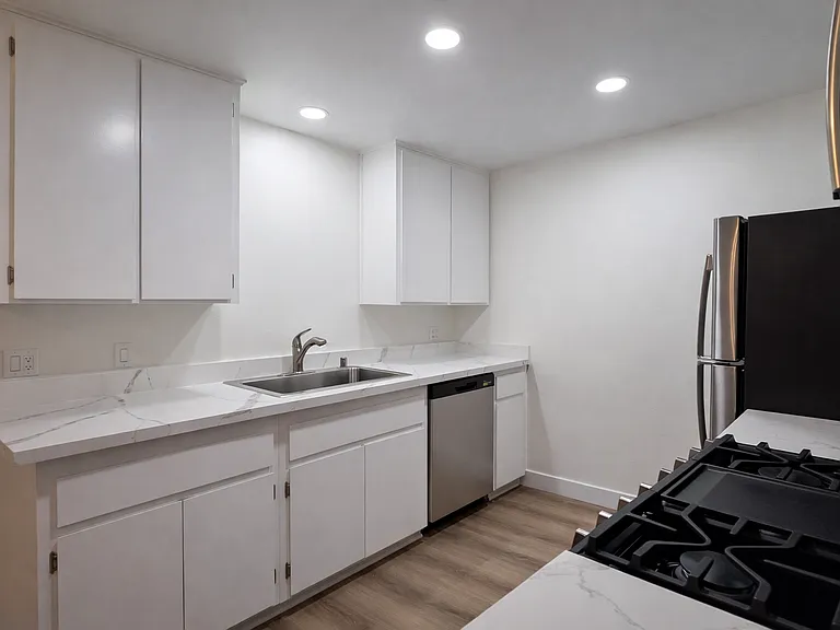 Cedar Crest Apartments — Photo 18